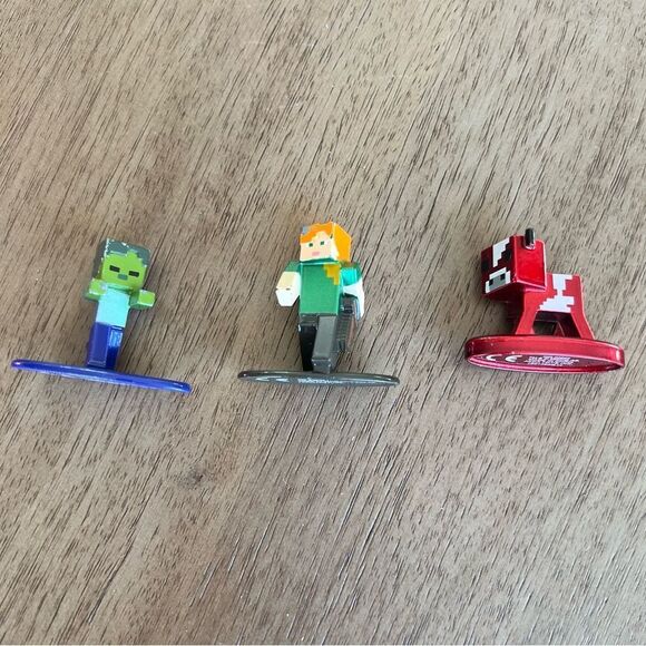 😊3/$30 Minecraft Dungeons Nano Metalfigs set of 3 - Picture 1 of 10